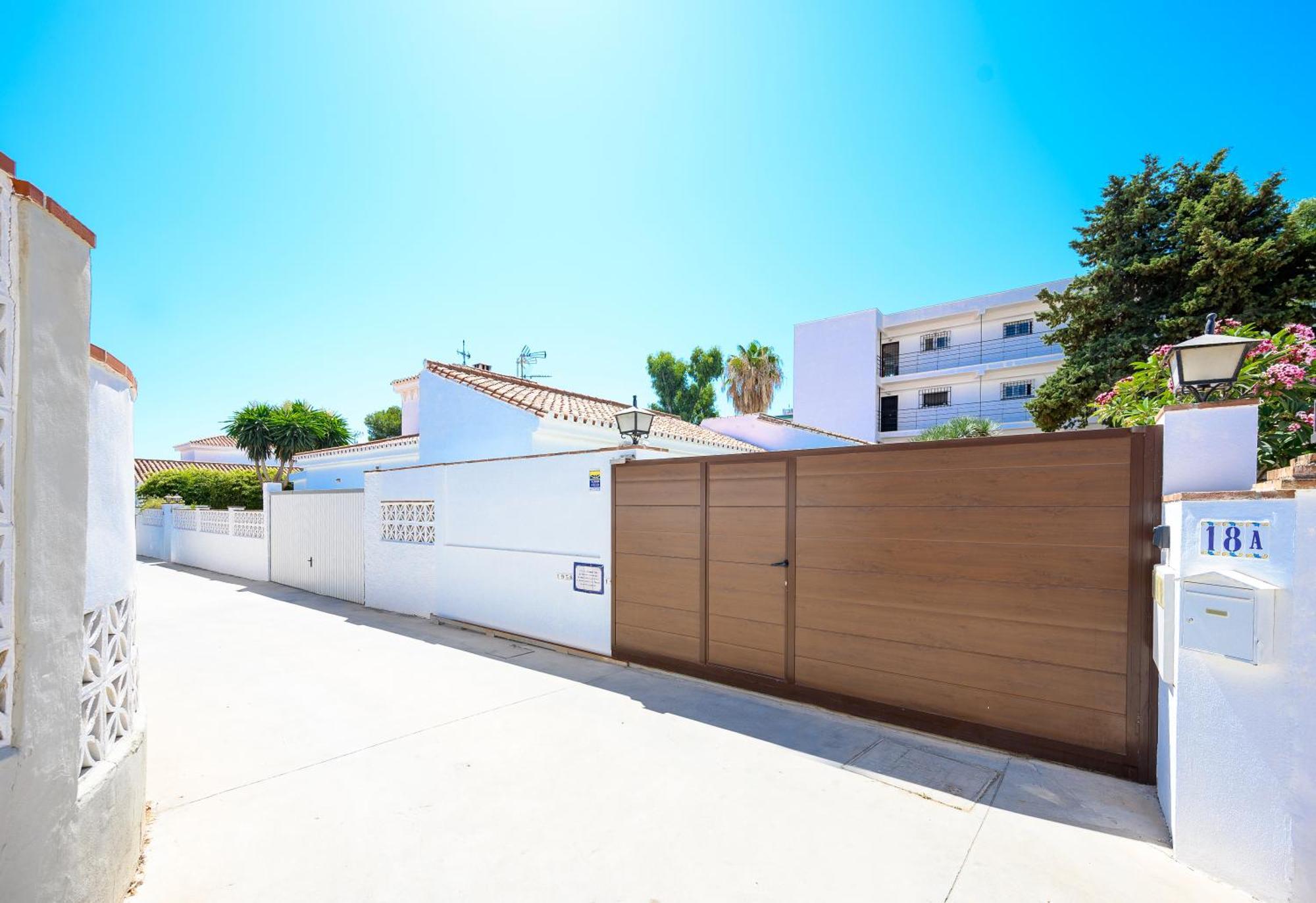 Chalet En Puerto Marina بينالماذينا المظهر الخارجي الصورة